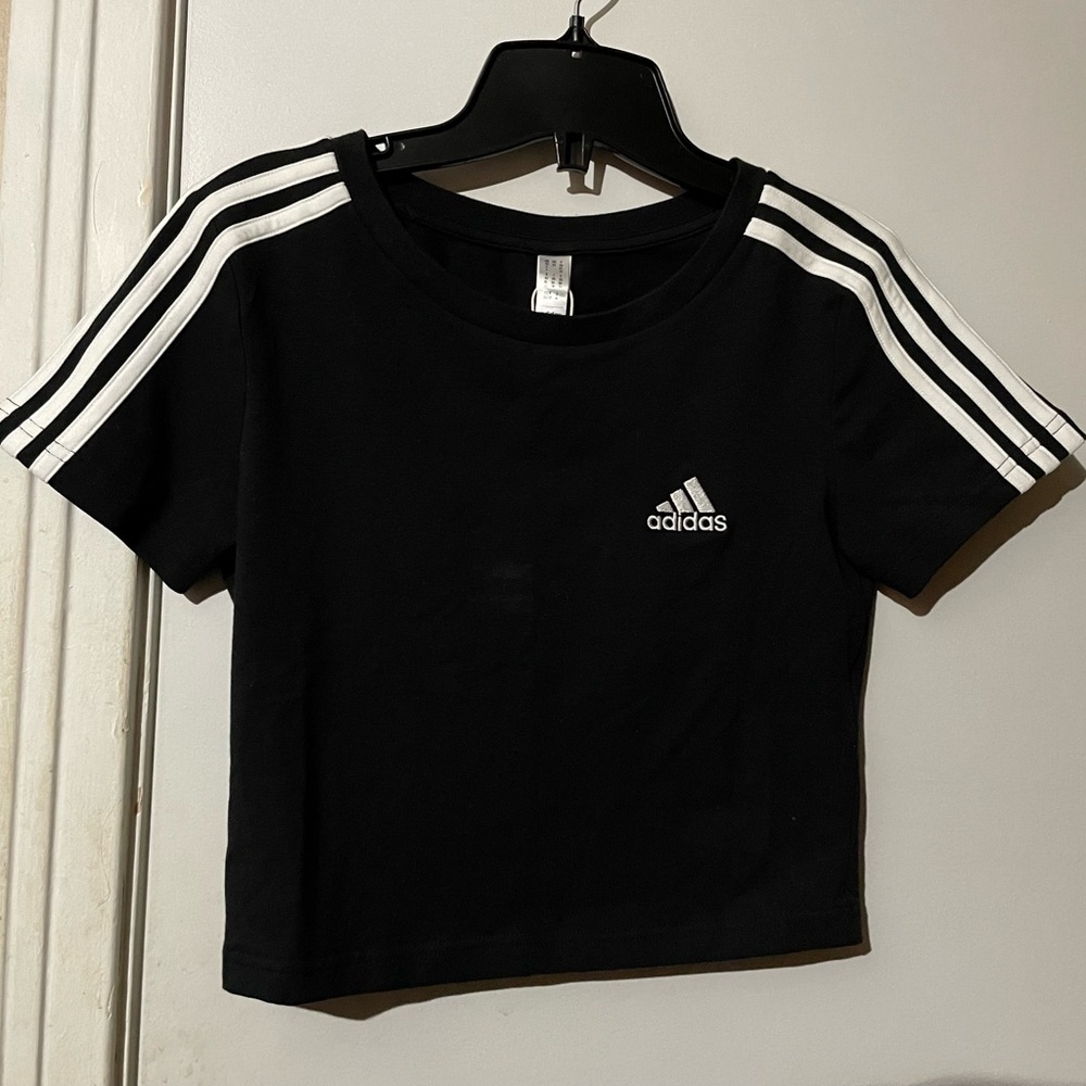 Adidas Black and White Short Sleeve Tee Sleek Athletic Design